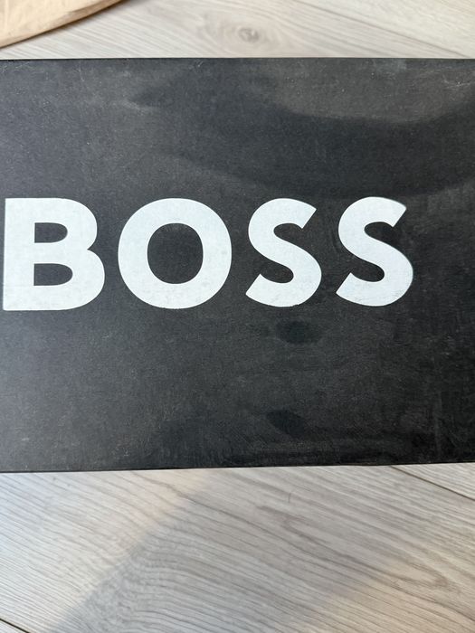 Пробам кросовки BOSS