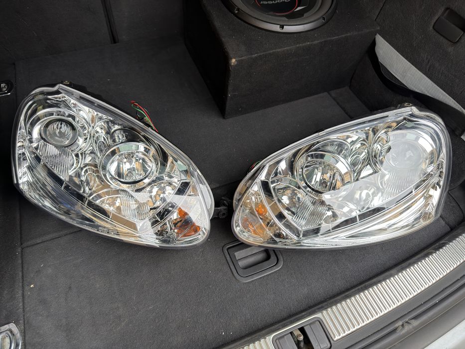 Vand faruri noi nefolosite SONAR pentru Golf 5.