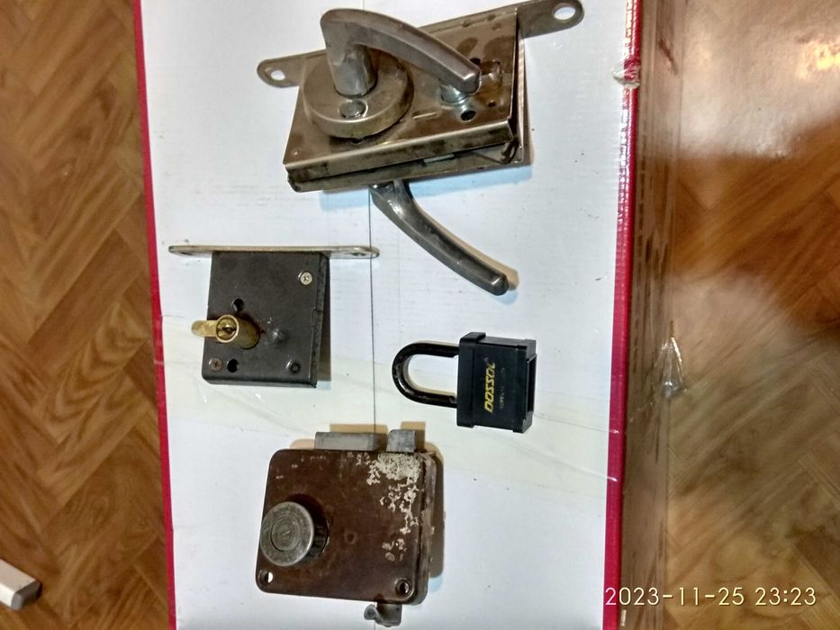 Замки РАЗНЫЕ и сердцевины. БЕЗ ключей ! 12-13 штук См все фото. Обмен.