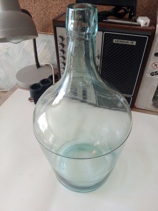 Две стари стъклени шишета / дамаджани 5 литра