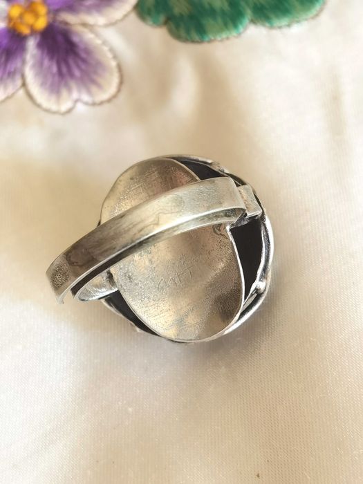 Прекрасен Старинен Царски Регулируем Пръстен със Зелен Камък.