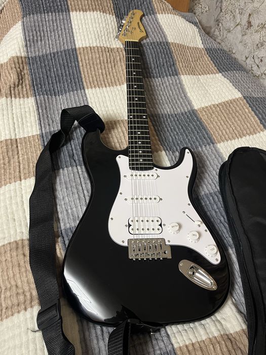 Продам электрогитару с комбоусилителем