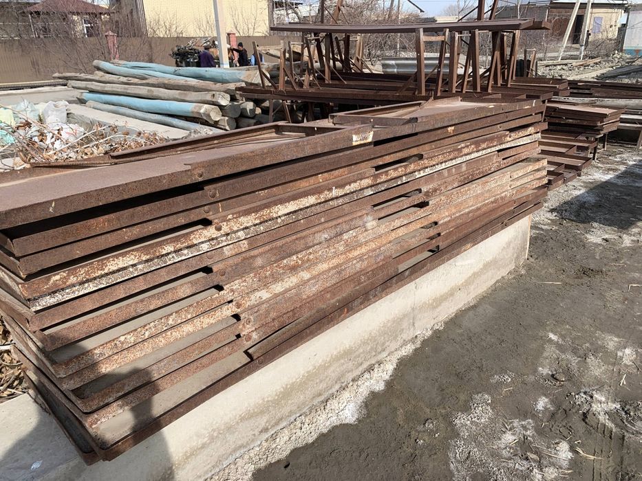 Xo‘jalik uchun temir stol-stullar 1 komplektga 12/14 kishi joylashshad