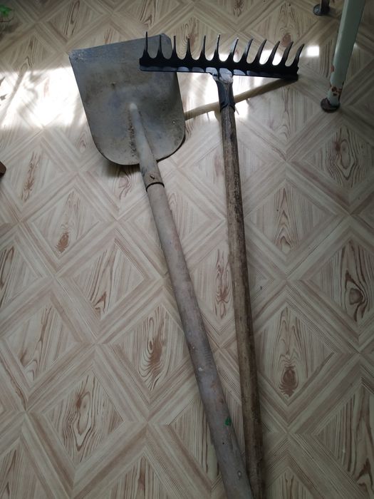 Продаю грабли,лопату,казан
