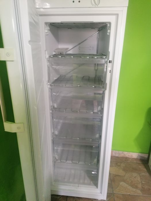 Combină frigorifică Indesit 232l