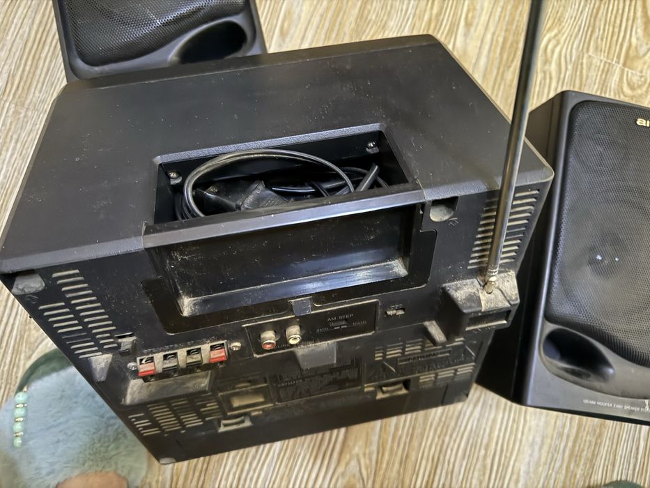 Продается магнитофон AIWA.