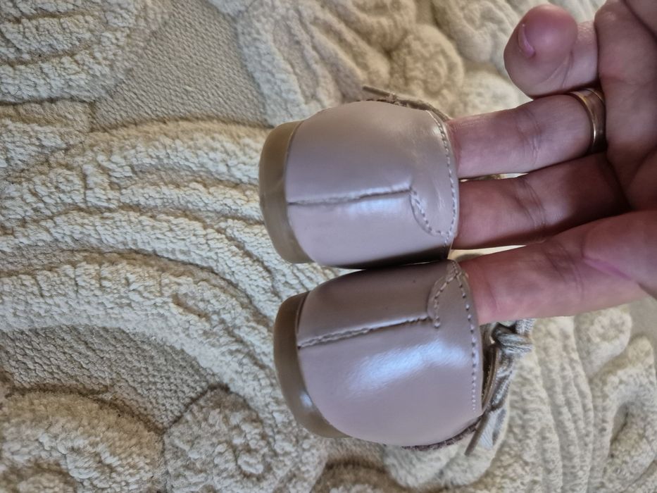 Pantofi din piele Lola Palacios mărimea 20 eleganți și comozi