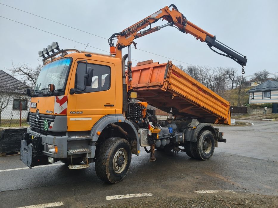 Camion Mercedes Atego basculabil cu macara
