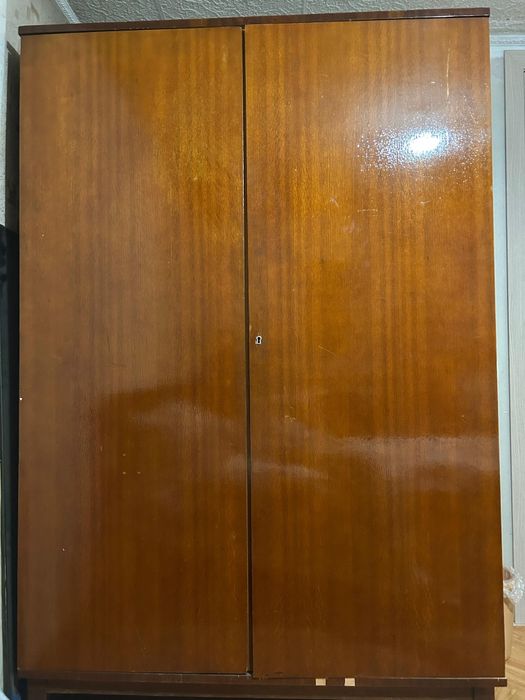 Продам шифоньер в хорошем состоянии.