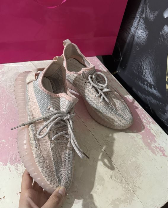 женские кроссовки