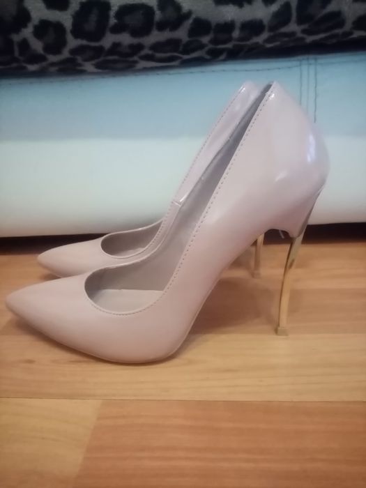 Pantofi stiletto nude rose