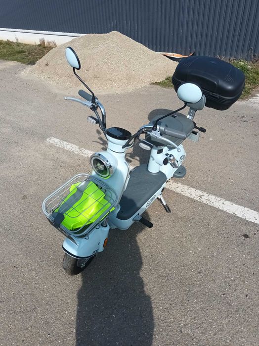 Scuter electric Paris