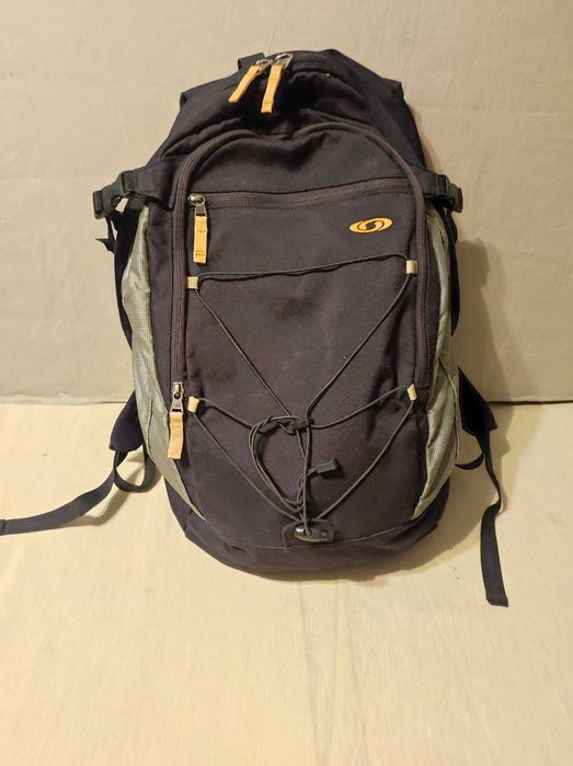 Практича и стилна раница за ученици-  марка SOLOMON.