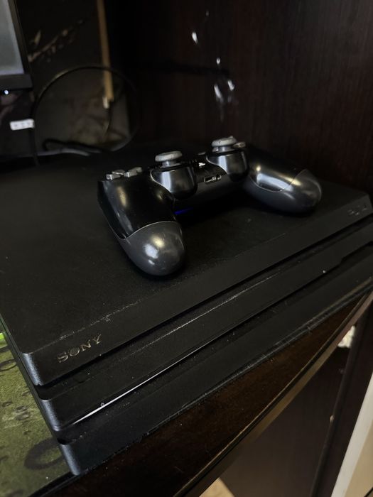 PS4 Pro + controller + multe jocuri + PS Plus