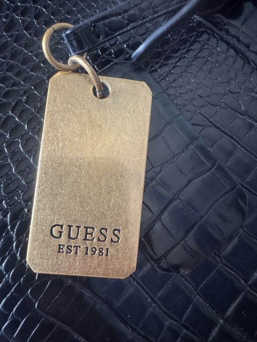 Дамска чанта GUESS