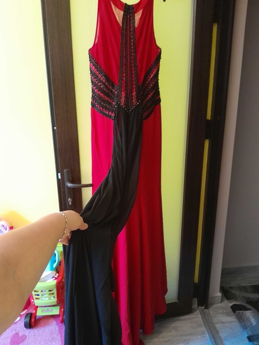 Vand rochie ocazie in stare buna