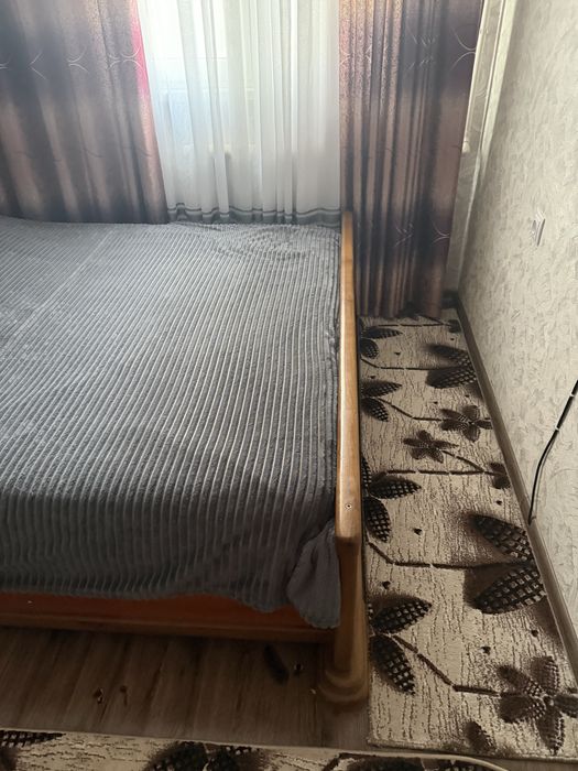 Дубовая двуспальная  кровать