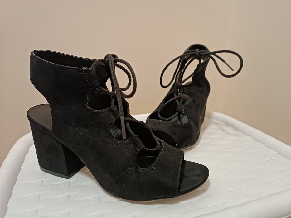 Дамски сандали с връзки на широк ток. 38 номер H&M Divided