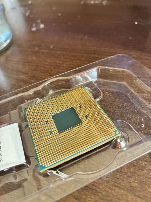 Procesor Ryzen 5 3400G cu Vega 11