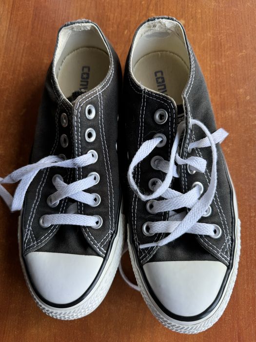 Продавам кецове Converse