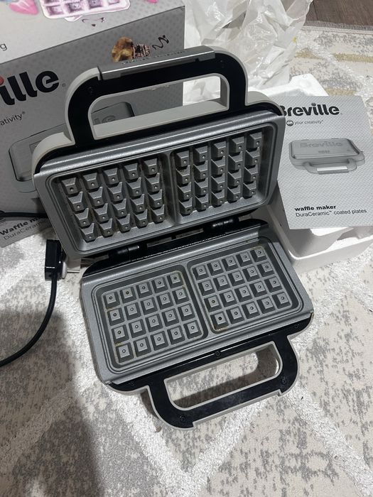 Вафельница breville