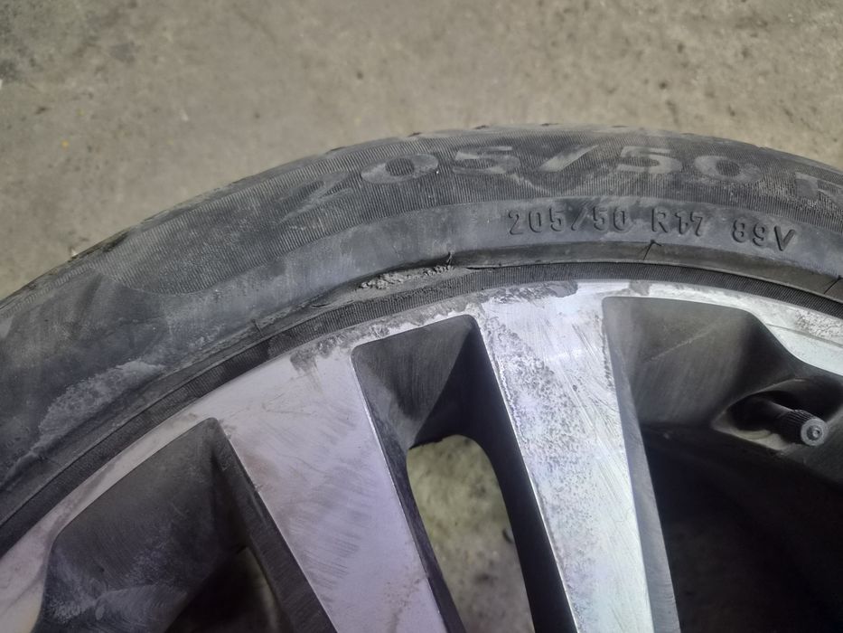 Продам диски с шинами на весту