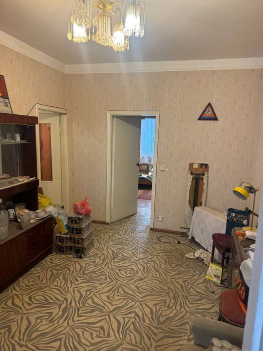 Чиланзар 3. Срочно Продается. 2 х комнатная. ЗЕРКАЛКА !