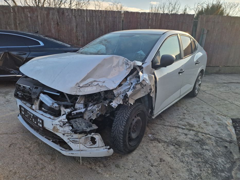 Logan 2021 GPL avariat