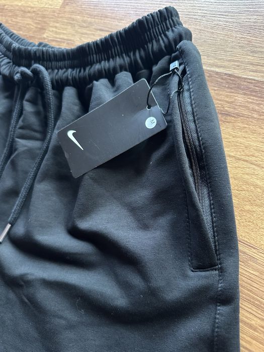 Мъжки,памучни,черни къси панталонки Nike с бродирано лого и ципове на джобовете