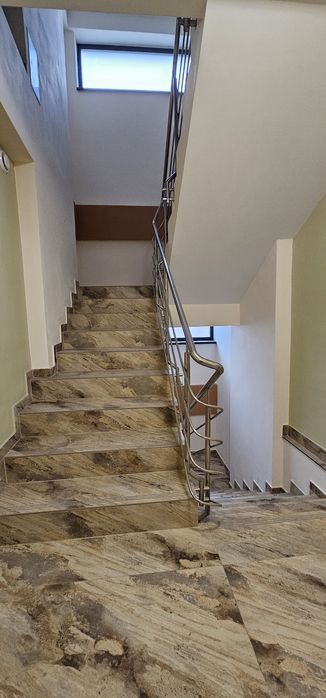 Inchiriez apartament 3 camere .