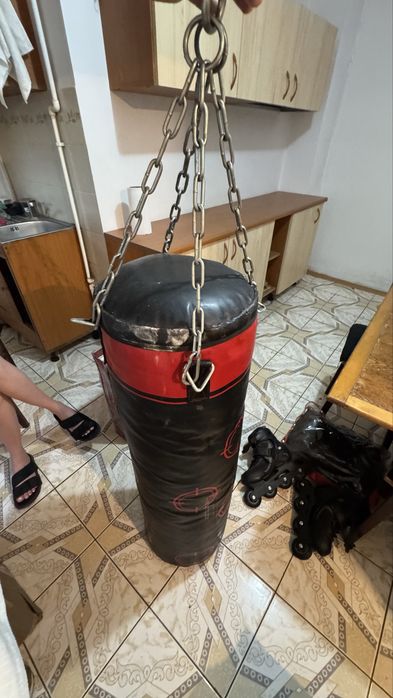 Sac de box cu prindere cu lanturi