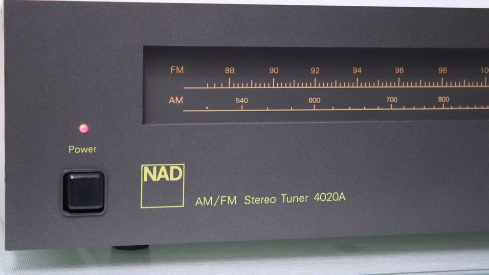 Tuner NAD 4020A.