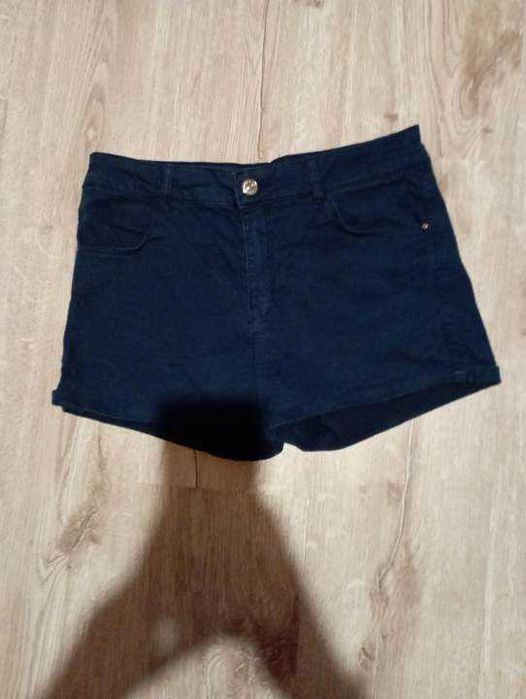 Къси панталонки Stradivarius