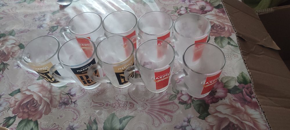 Бокалы с крышкой.