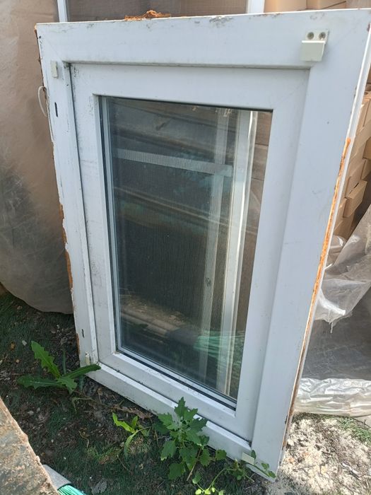 Продам б/у  пластиковое окно