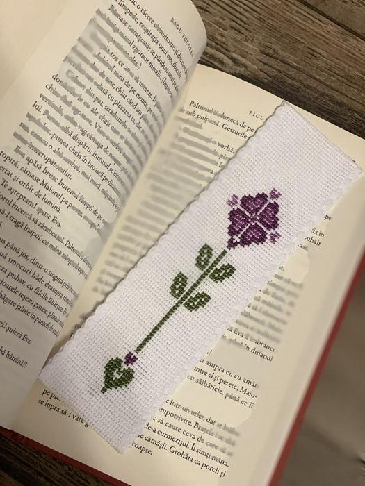 Semne de carte , cusute pe etamina