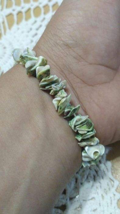 Гривна от мидички