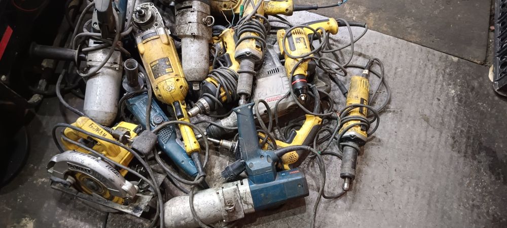 Электроинструмент фирма DeWalt