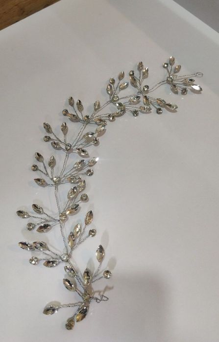 Abadok toshli diadema