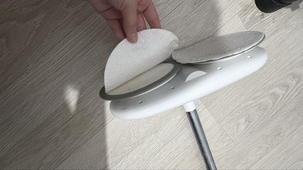 Электрошвабра. На зарядке