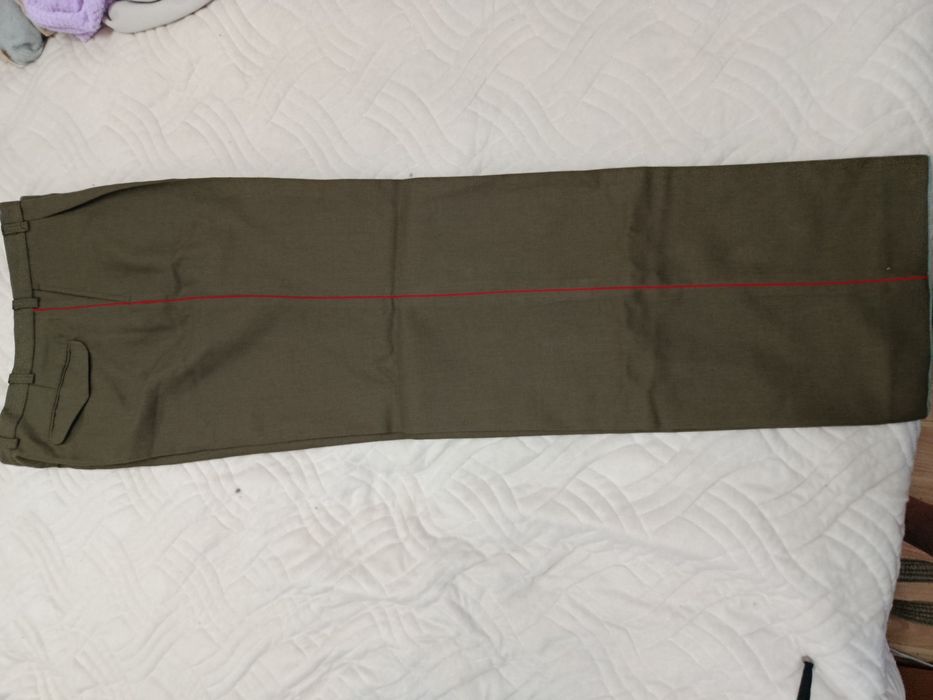Продам 2 зимние шапки, брюки форменные, галстуки