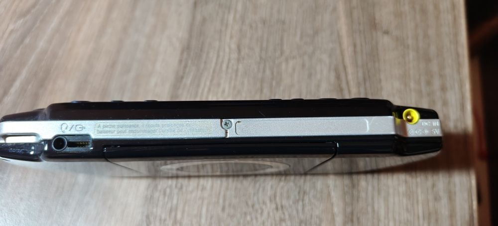 PsP 2004 като нова с 10 игри на дискове!