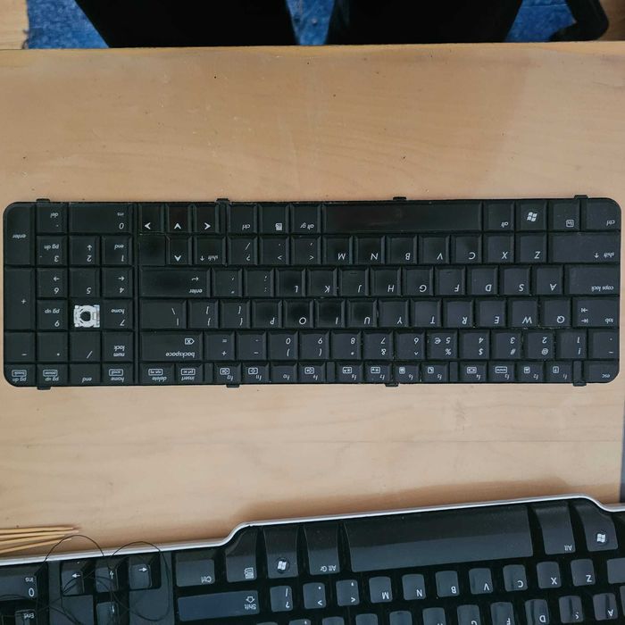 dezmembrez laptop HP compaq 6830s