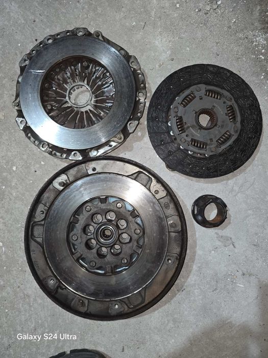 Съединител комплект И маховикик BMW X3 2.0D 184к.с