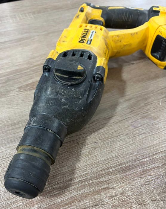 Акумулаторен перфоратор Dewalt DCH133N