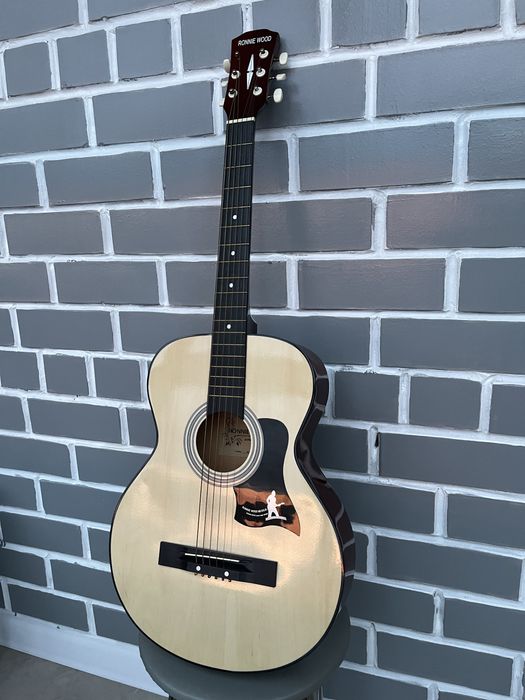 Қолданылмаған гитара жағдайы жақсы