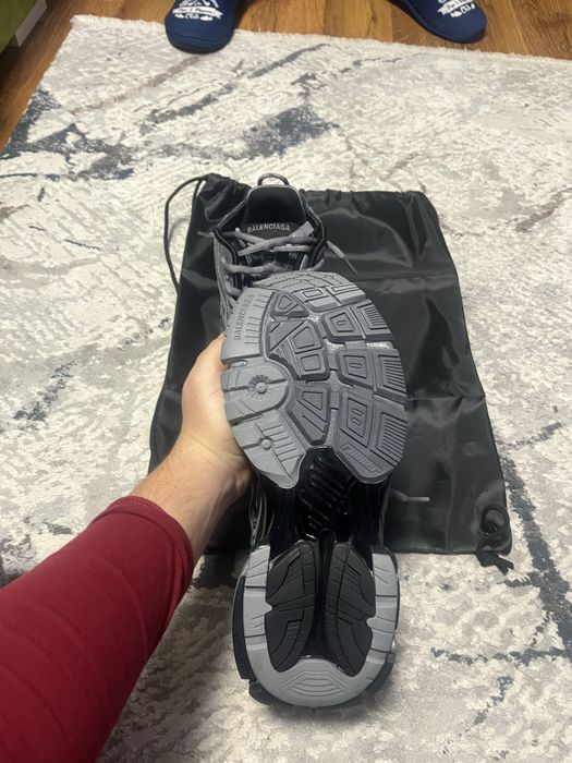 Balenciga runner