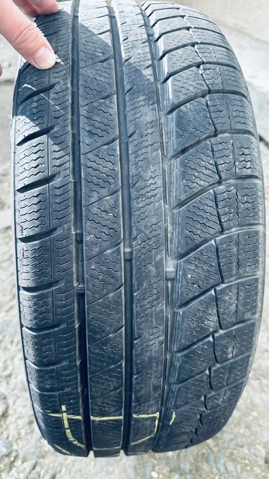 Vand 2 anvelope Davanti Wintoura