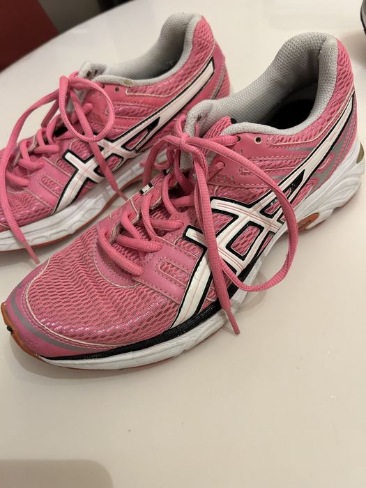 Дамски спортни обувки ASICS