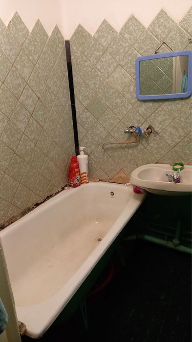 Padezni 2-qavatdan 7-11 -Maktab oldida